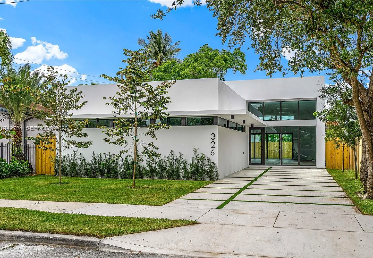 326 NW 40th St, Miami
